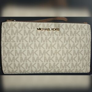 Michael Kors Beige Jet Set Travel Signature Logo Smartphone Wallet NWT